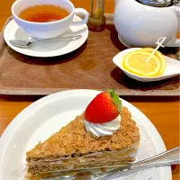 Snapdishの料理写真:【Delifrance】ナポレオンパイとレモンティーのケーキセット|ひよこさん