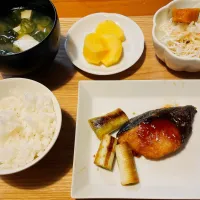 Snapdishの料理写真:ぶりの照り焼き|Norikoさん