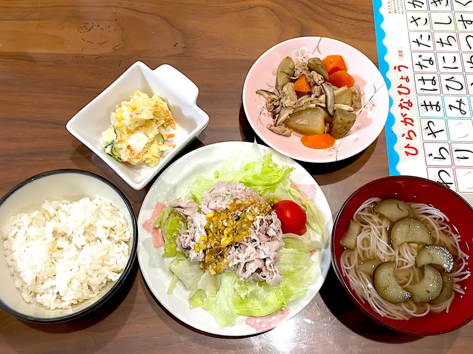 Snapdishの料理写真:豚しゃぶサラダ　茄子の煮麺　根菜と豚肉の甘辛煮　玉子入りポテトサラダ|おさむん17さん