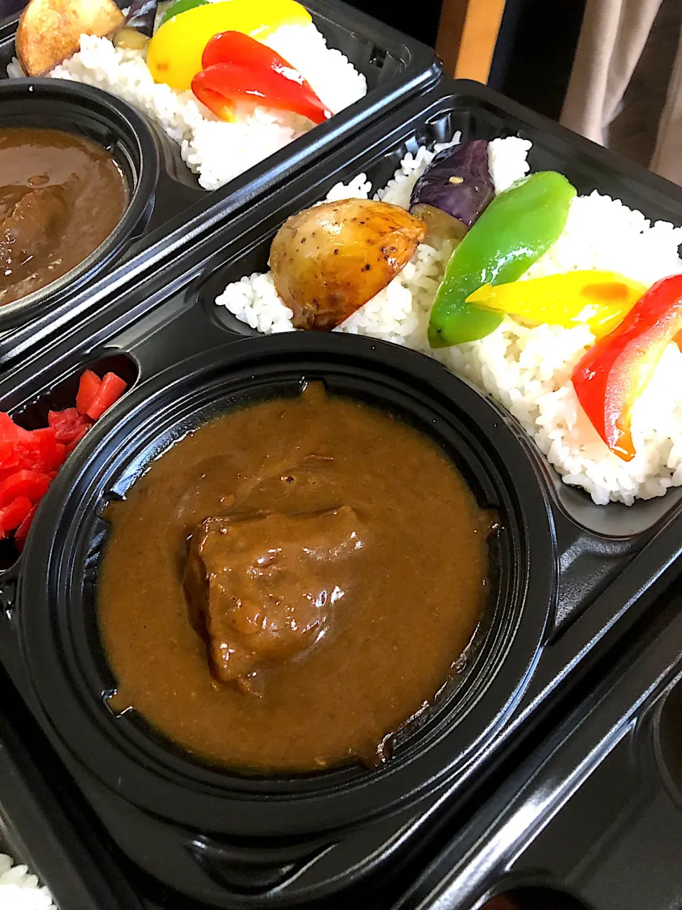 牛タンカレー弁当|沖縄「ピロピロ」ライフさん