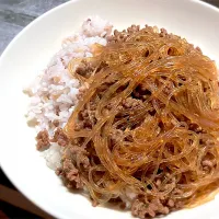 Snapdishの料理写真:今夜は、ひき肉と春雨の黄金炒め飯を頂きました😋👍🎵|ギムレットさん