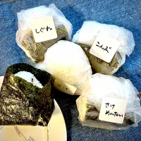 Snapdishの料理写真:今日はおにぎりだけ🍙|toconicoさん