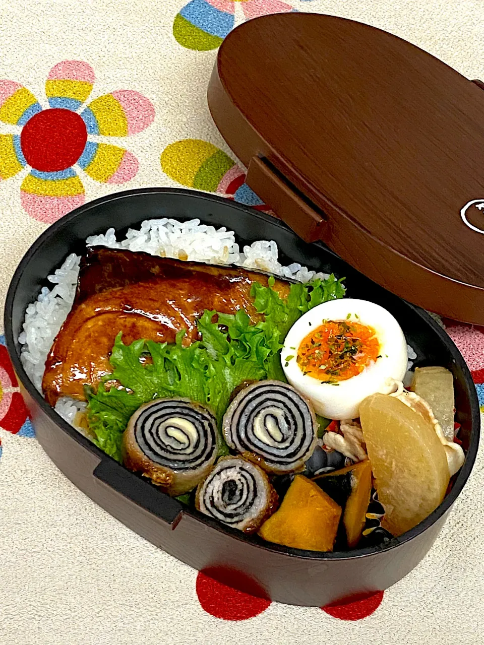 Snapdishの料理写真:ぶりの照り焼き弁当|Chiharϋnさん