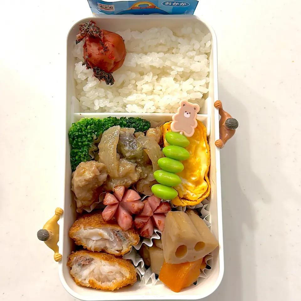 Snapdishの料理写真:白身魚のフライ
筑前煮
チキン茄子玉ねぎのオイスターソース炒め
卵焼き(チーズ入り)
ウインナー
ブロッコリー
枝豆
白米化かつお梅|ayumomさん