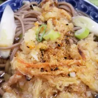 Snapdishの料理写真:かき揚げそば
お惣菜のかき揚げで|shinさん