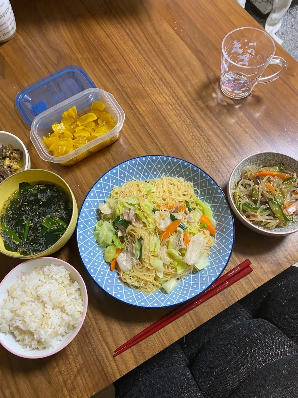 夜　焼きビーフン､春雨サラダ､わかめスープ|みちくんさん