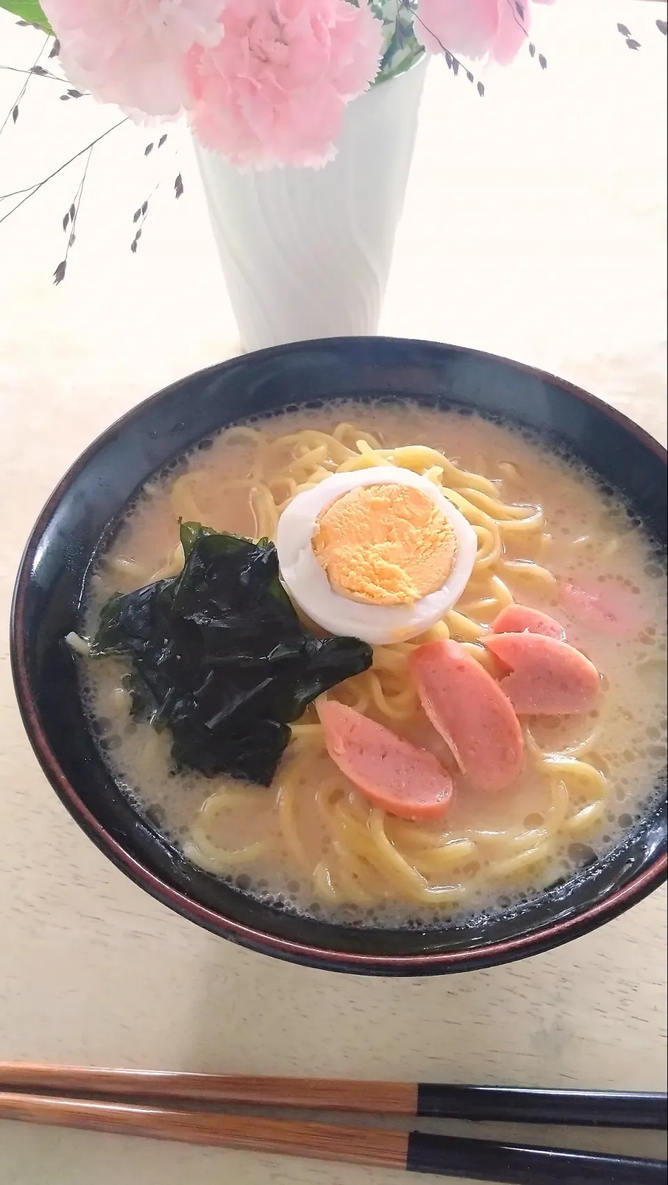 旭川からの豚骨ラーメン🍜具は、あるもので☆|yuika☆さん