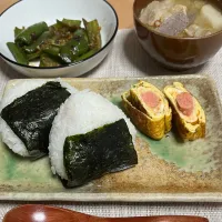 Snapdishの料理写真:おにぎり🍙卵焼き🍳豚汁|まっふぃーさん