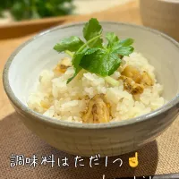 Snapdishの料理写真:焼きほたてで作る炊き込みご飯|akikoさん