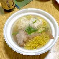 Snapdishの料理写真:セブンの塩ワンタンラーメン|ぽんぽこまめだ。さん