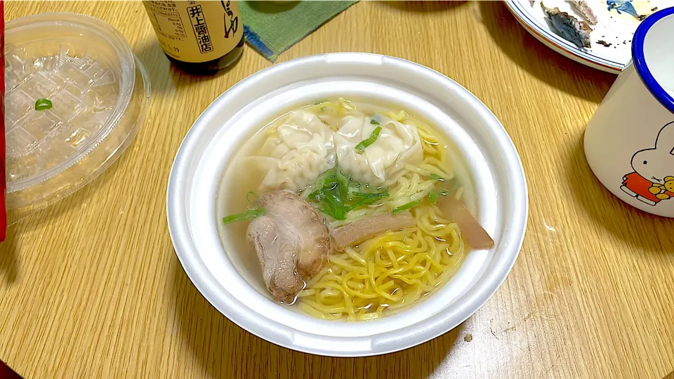 セブンの塩ワンタンラーメン|ぽんぽこまめだ。さん