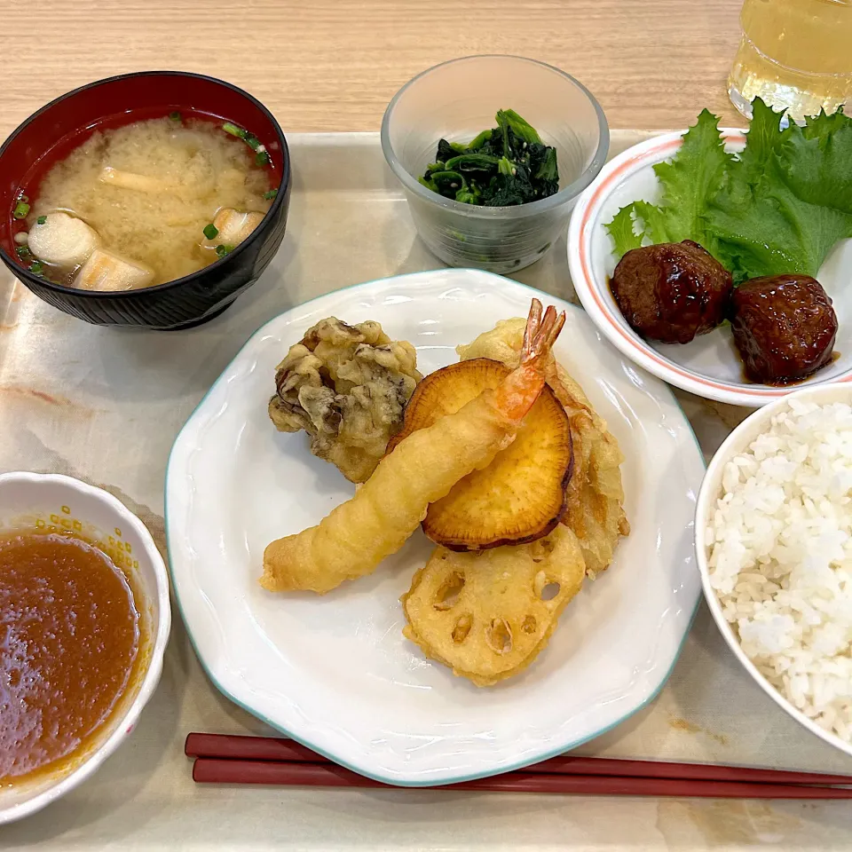 寮の晩御飯😋天ぷら盛合せ|すかラインさん