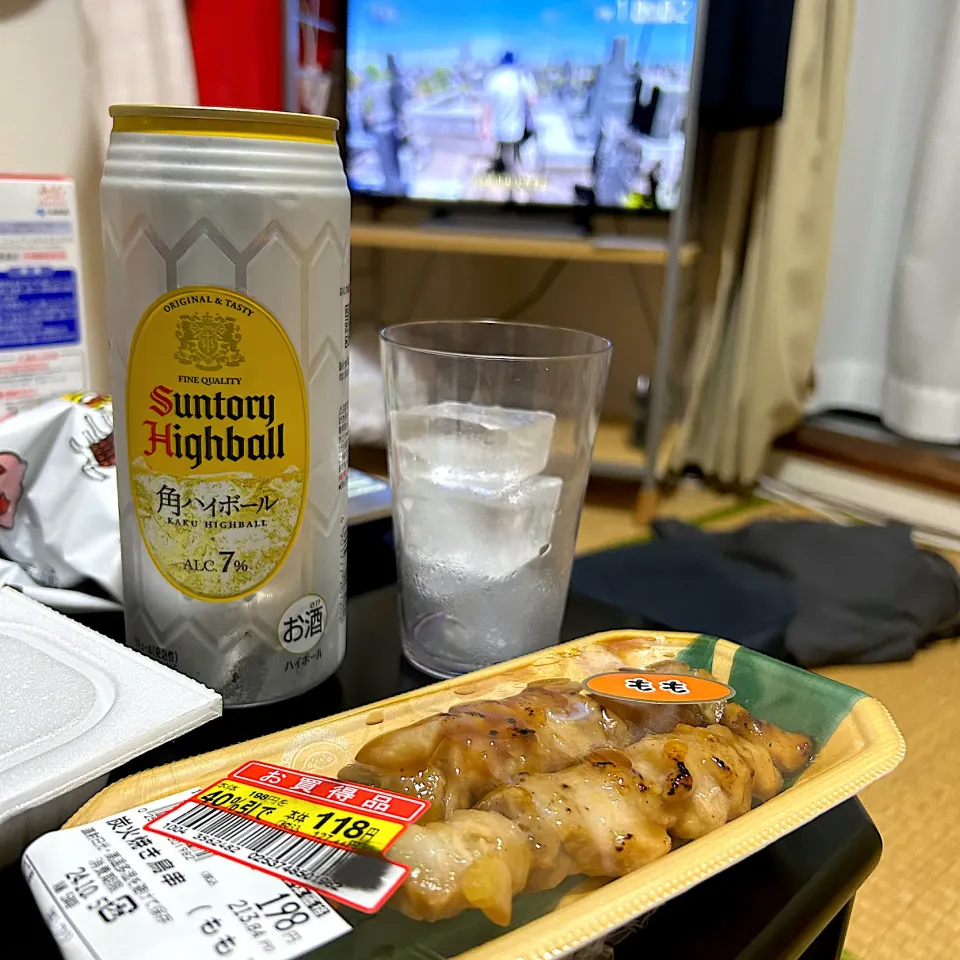 Snapdishの料理写真:ハイボールとやきとり😋|すかラインさん