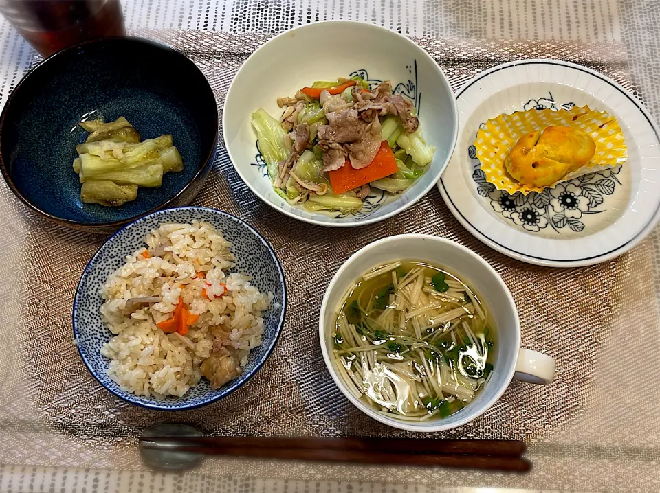 炊き込みご飯　焼き豚しゃぶ　焼き茄子　きのこ味噌汁　うさぎのスィートポテト|blue_bird07さん