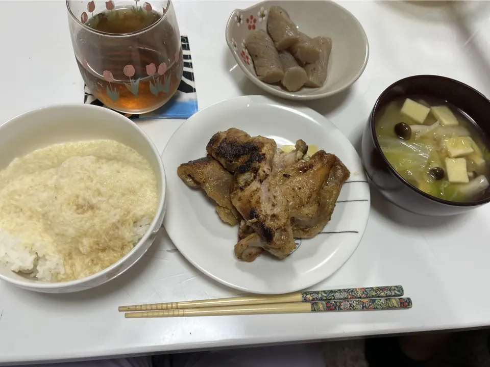 パパリクエストご飯の晩御飯の日☆とろろご飯☆みそマヨポークソテー☆蒟蒻の炊いたん☆みそ汁（白菜・しめじ・高野豆腐）|Saharaさん