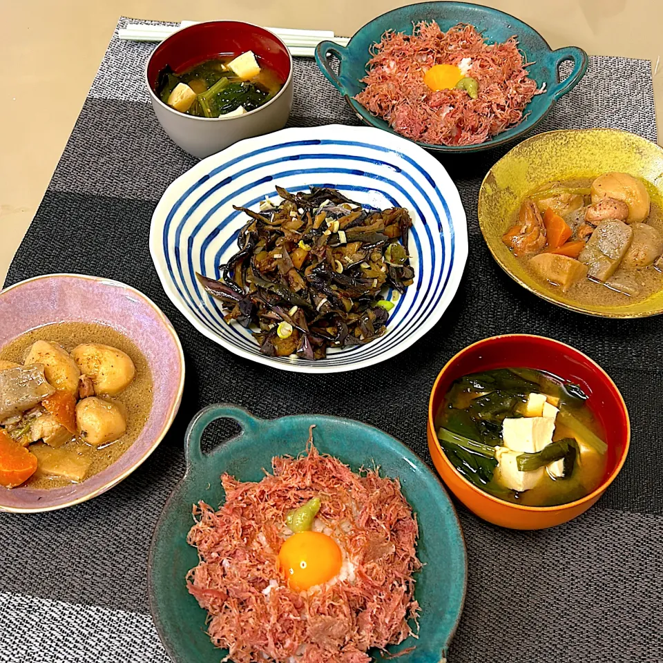 腰塚コンビーフ丼、カジナムル、筑前煮、　　お味噌汁|kekekeさん