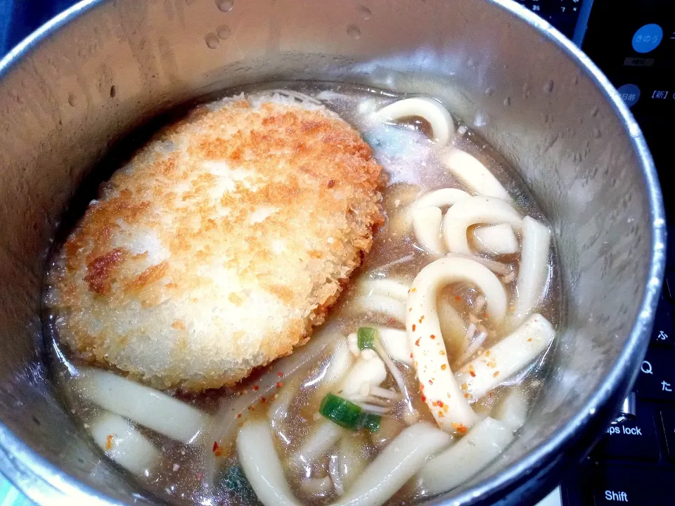 牛丼の残り汁とろみ付きコロッケうどん|darkbaronさん