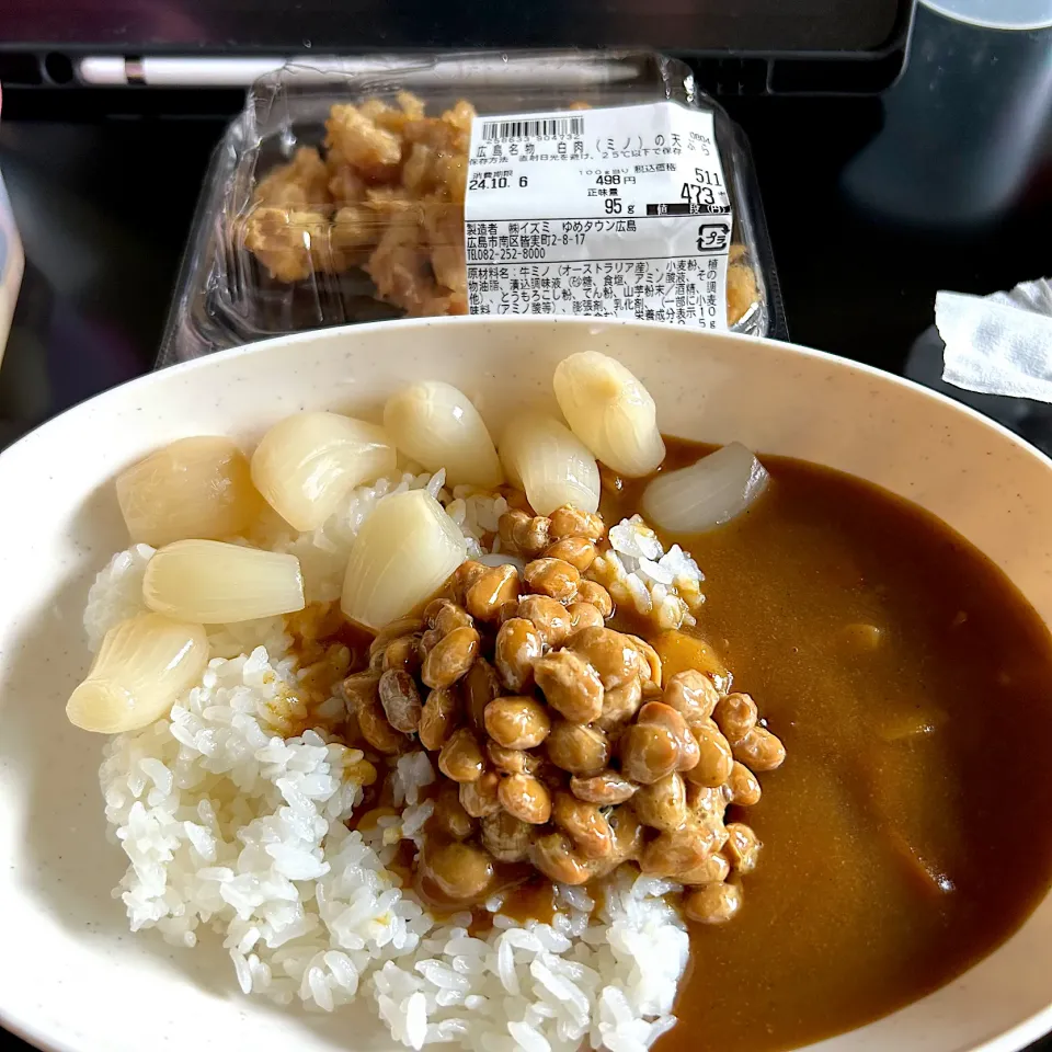 昼はレトルトカレーに納豆😋🍛|すかラインさん