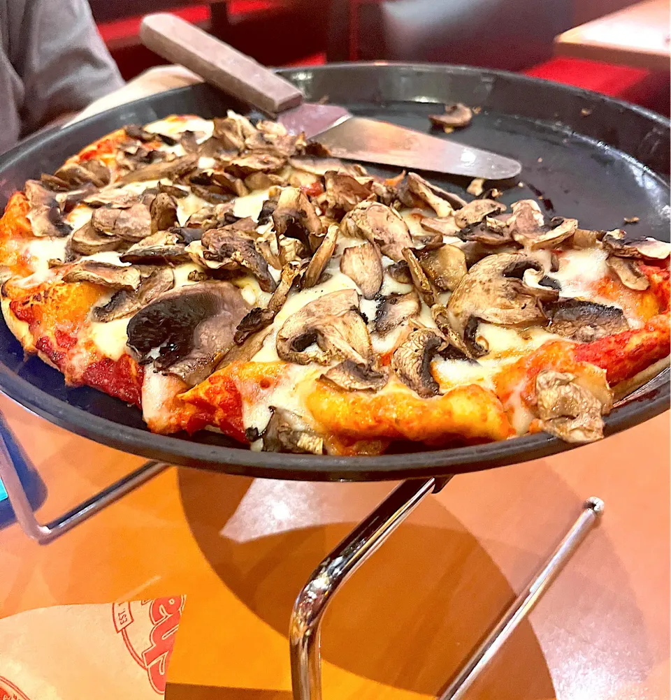 Shakey’s mushroom pizza|🌺IAnneさん