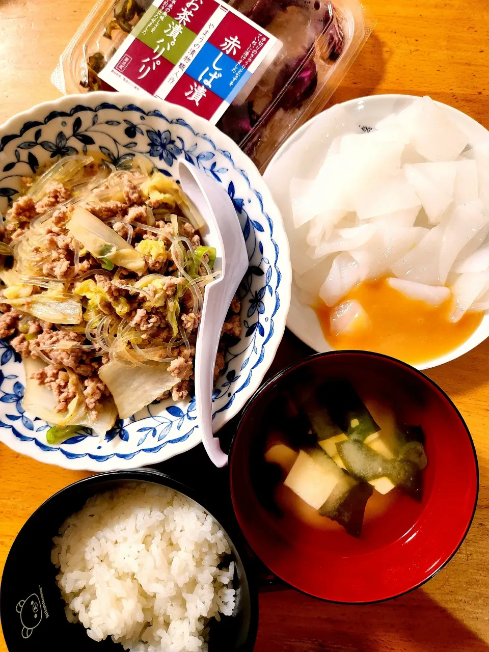 豚ひき肉と白菜の春雨中華煮、刺身こんにゃく、わかめと豆腐の味噌汁|さきさん