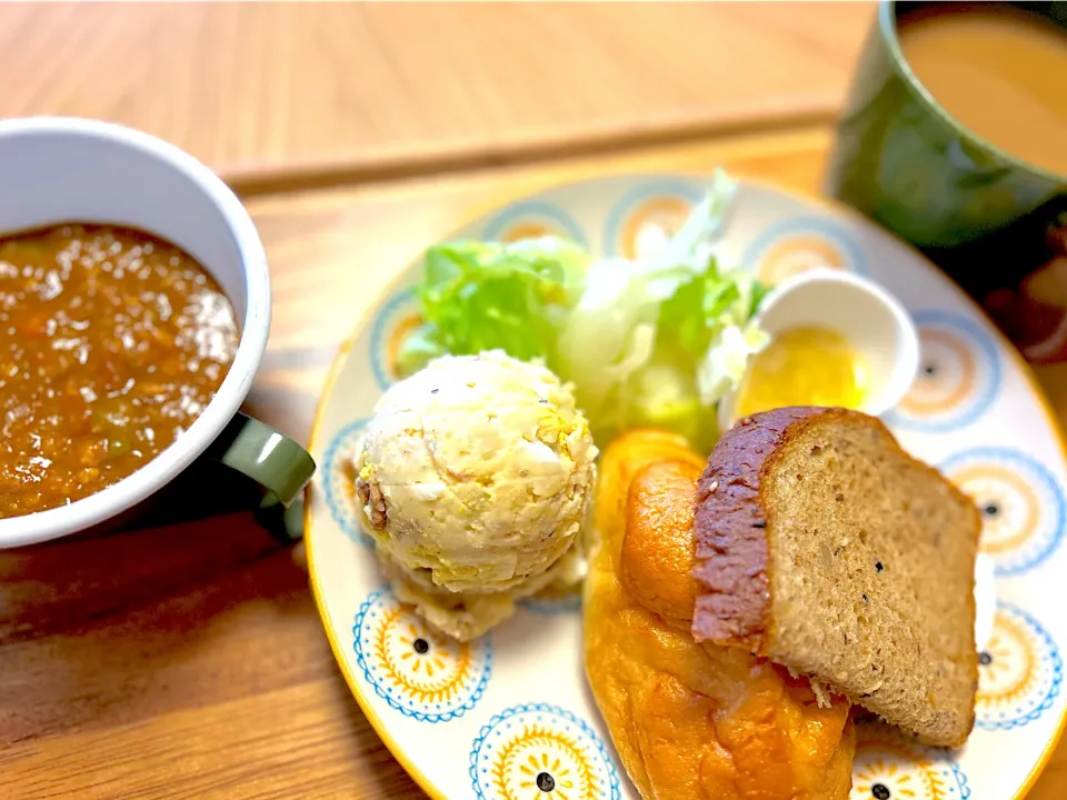 パンにカレーつけて食べるの大好き🍛|sara✩.*˚さん