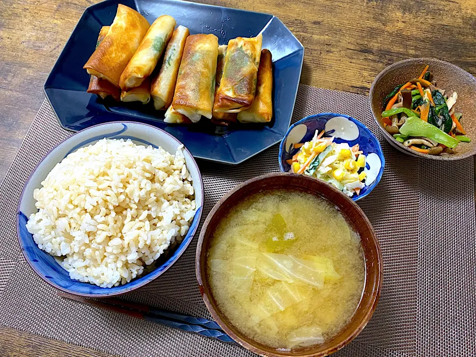 ササミシソチーズ春巻き　小松菜しめじお浸し　コールスローサラダ　発芽玄米ご飯　味噌汁|♡misaki♡さん