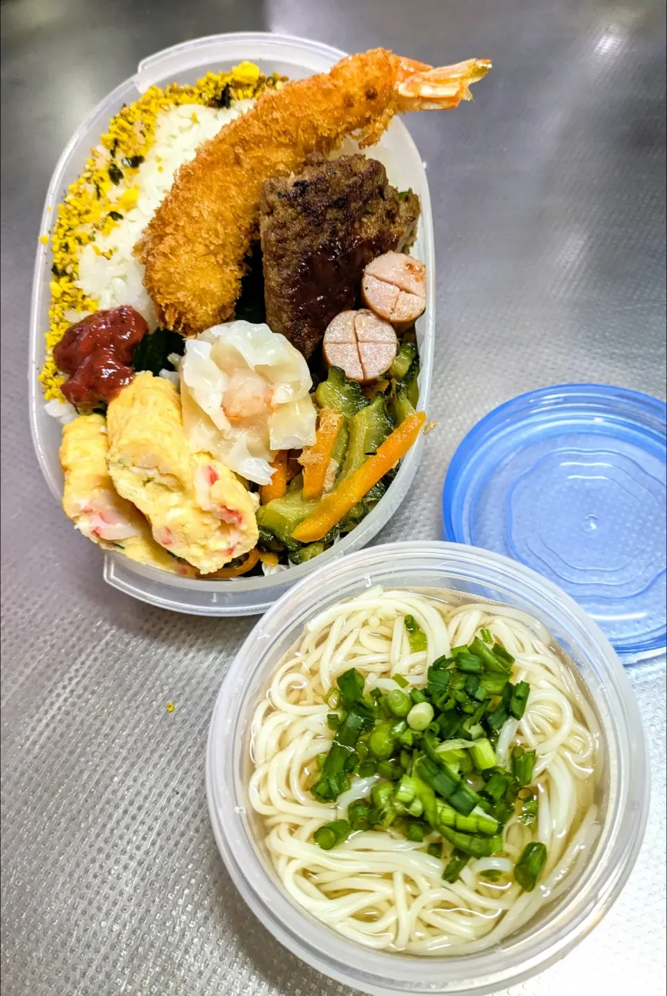 Snapdishの料理写真:本日の日替わり弁当

①エビフライ
②ハンバーグ
③ウインナー
④海老シュウマイ
⑤ゴーヤー炒め
⑥厚焼きたまご（かにかま・明太子）
⑦ご飯のお供  山海ぶし＆たまごふりかけ
⑧そーめんのおつゆ|TakeBooさん