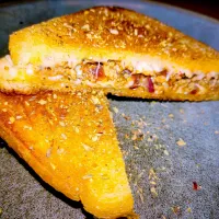 Hot Toast with minced meat and Italian cheese|Poll Morrisさん