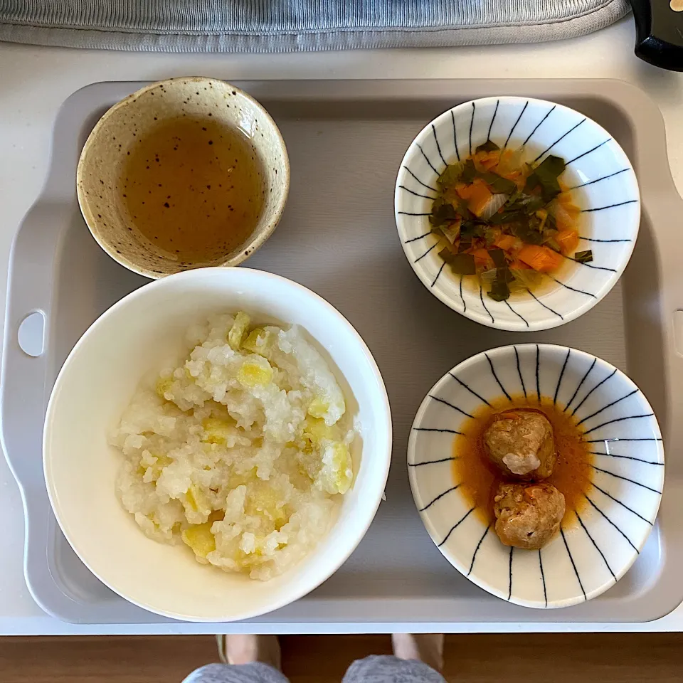 Snapdishの料理写真:さつまいもご飯、野菜スープ、ミートボール|なつこさん