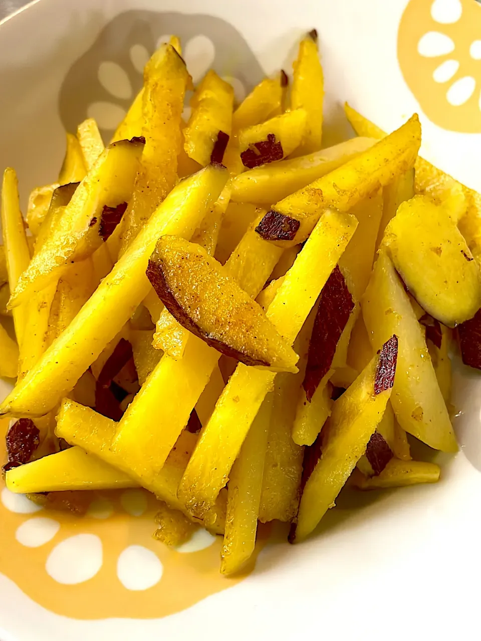 さつまいもとじゃがいもカレー炒め|abekoさん