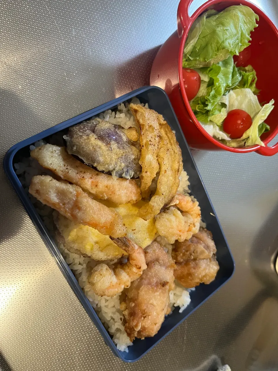 いつかの愛妻弁当は天丼とグリーンサラダ🥗|モモ&ハーブmama🐰🐹🐢🐠❤️さん