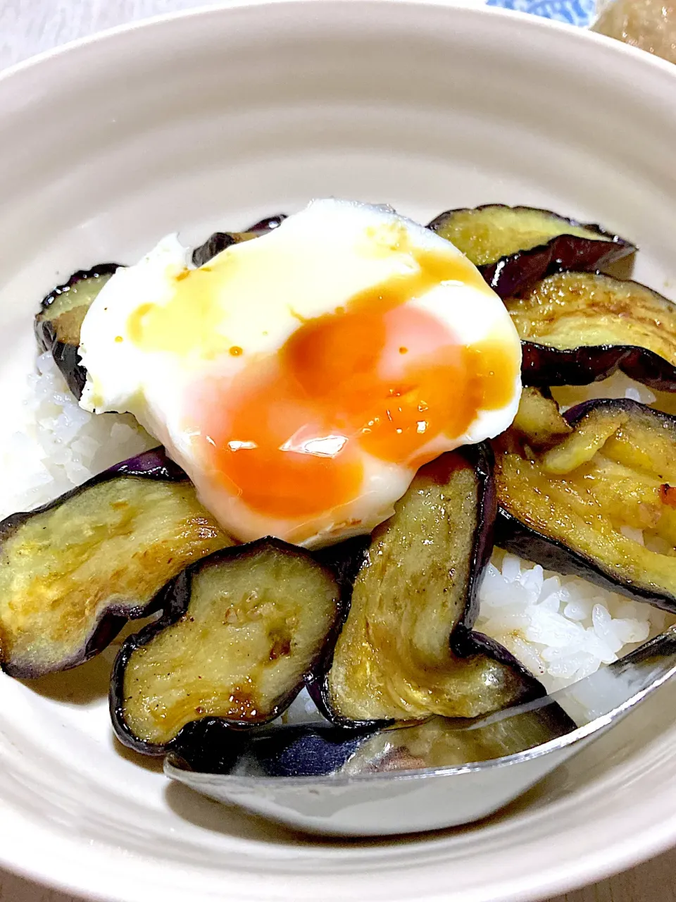 なすの月見丼、ワカメ味噌汁、しゅうまい|Ayaさん