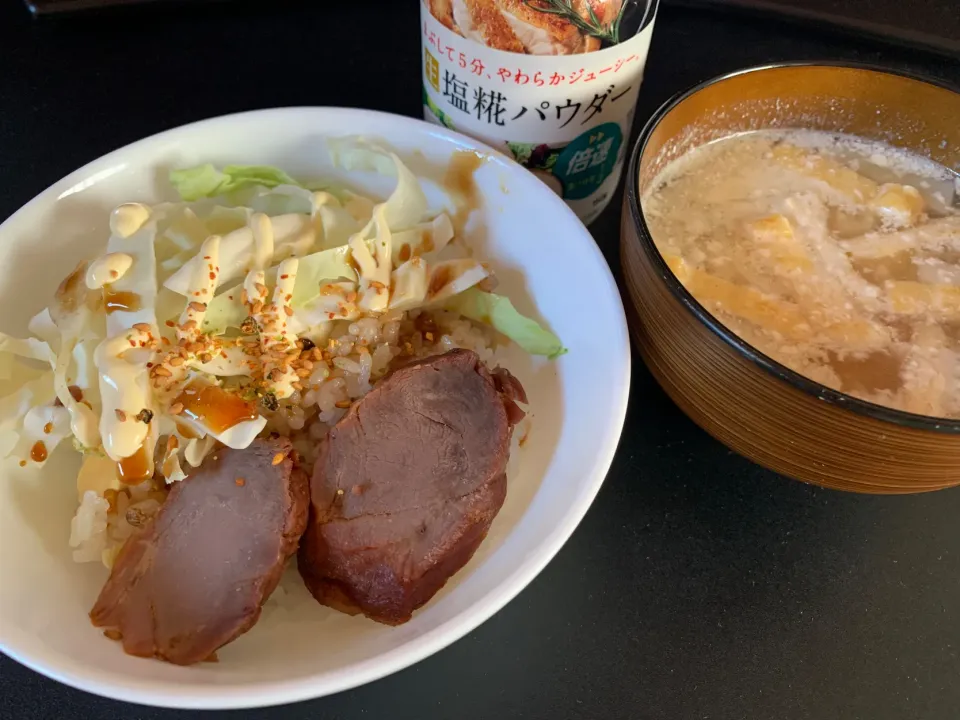 焼き豚丼🐷とホエイの生塩糀パウダースープ|そらまめさん