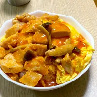 Snapdishの料理写真:鶏肉ときのこのトマト煮オムライス|SORATOさん