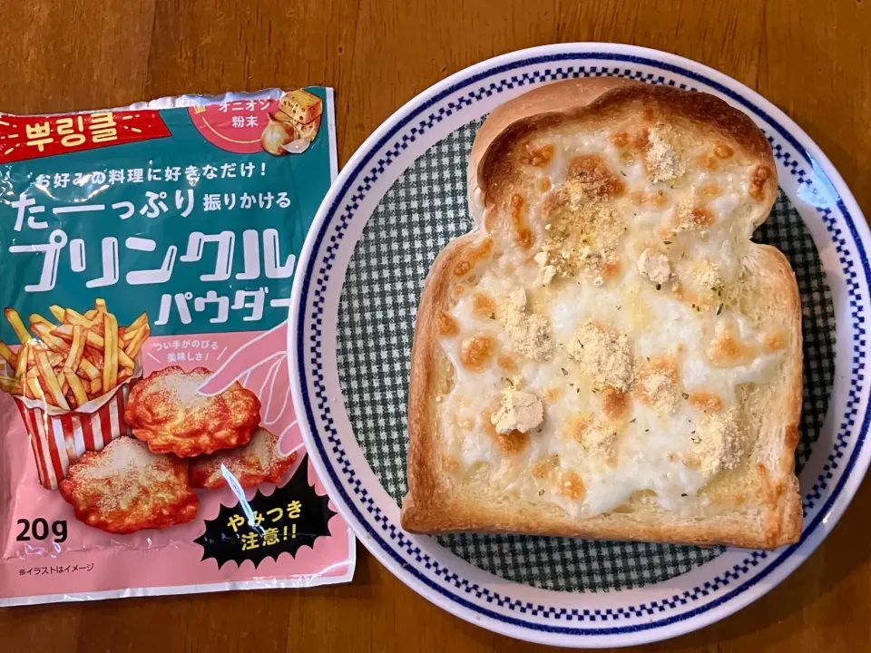 Snapdishの料理写真:プリンクルパウダーdeチーズトースト|リッキーさん