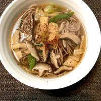 椎茸と油揚げのそば　柚子胡椒のせ|シャミさん