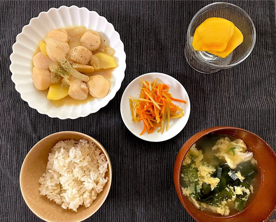 ホタテのじゃがバター炒めメインのお夕飯。習い事の帰宅が遅くなり急いで作りましたが…|みーぬさん