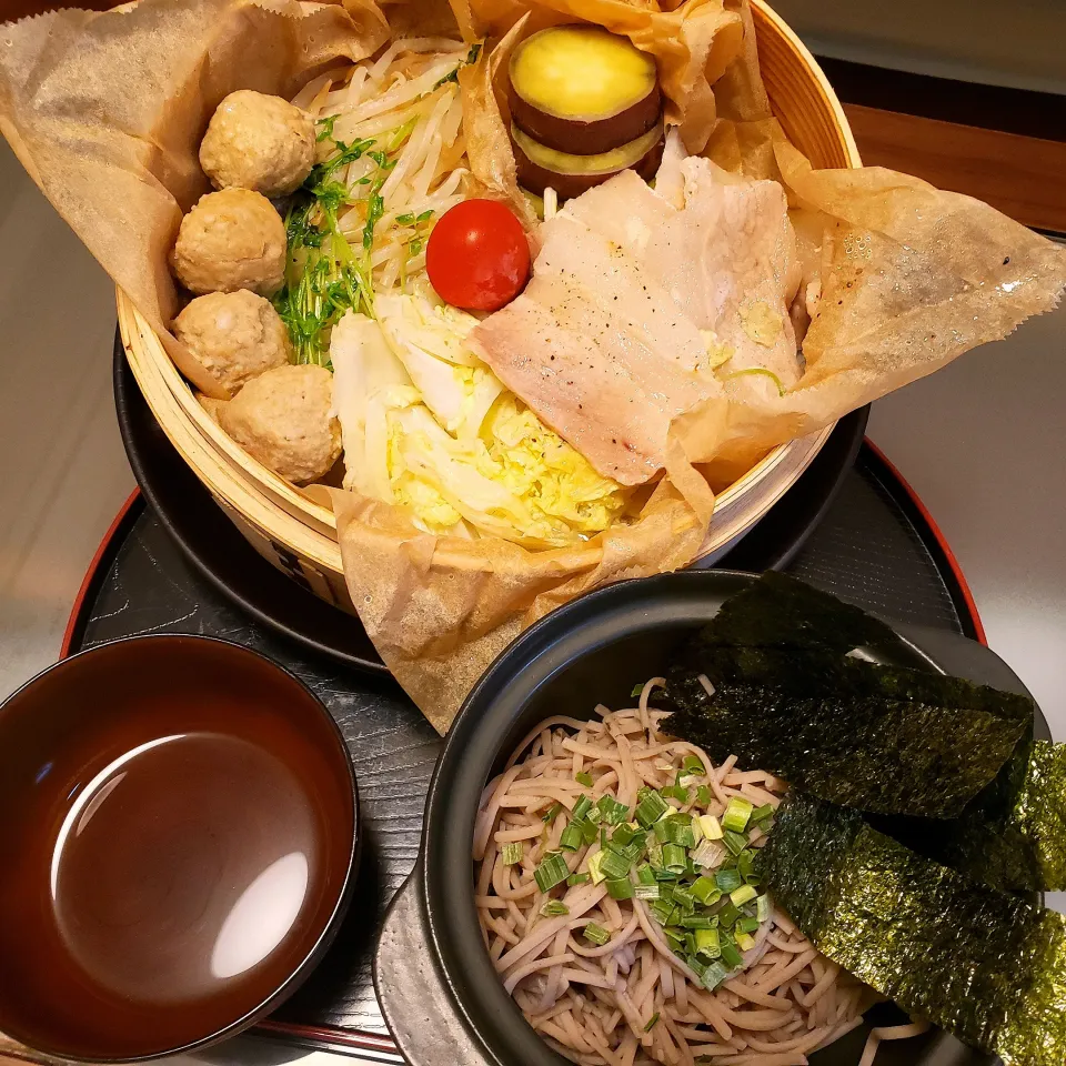 Snapdishの料理写真:蒸し肉野菜とお蕎麦　油そば風のつけダレ|もりぞうさん