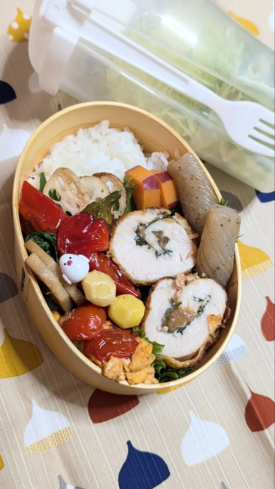 Snapdishの料理写真:本日のお弁当〜鶏むね肉ロールかつ弁当|f.1125beさん