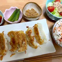 Snapdishの料理写真:餃子定食🍚🥟|かおちゃんさん