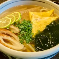 Snapdishの料理写真:気まぐれ投稿  アゴ出汁ですだち香る「かやくうどん」|mottomoさん