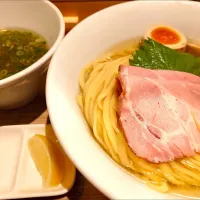 Snapdishの料理写真:【TRYラーメン大賞2021-2022 新店・しょうゆ部門 5位】 
支那蕎麦 澤田 
昆布水つけ麺 (白醤油、1,150円) 
＋メンマ (200円)
＠新宿御苑前3分 
(JR新宿駅から徒歩15分) 
24247 (266,277)