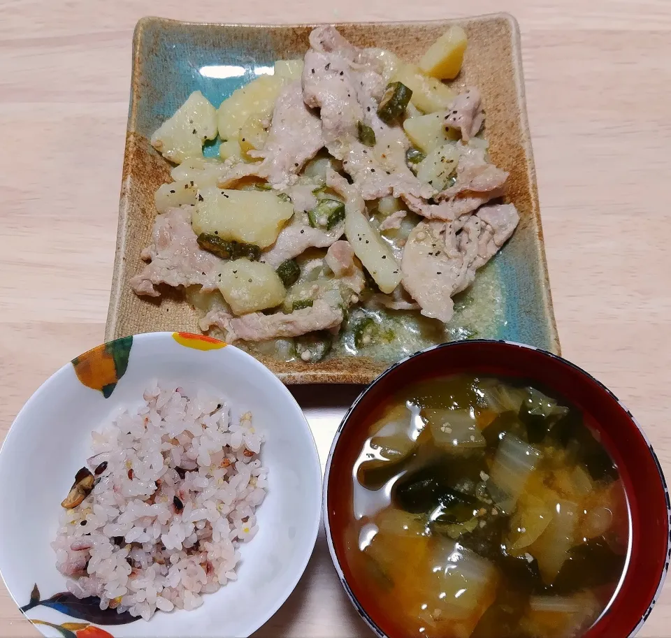 2024 0915 　豚肉とじゃがいもの塩麹バター蒸し　白菜とわかめのお味噌汁|いもこ。さん