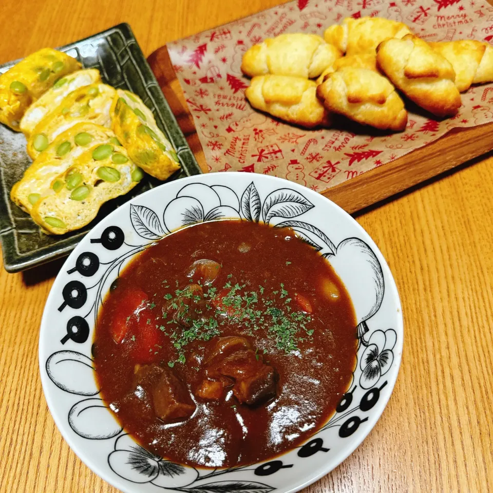 ビーフシチュー
塩バターパン
枝豆チーズin玉子焼き|naoさん