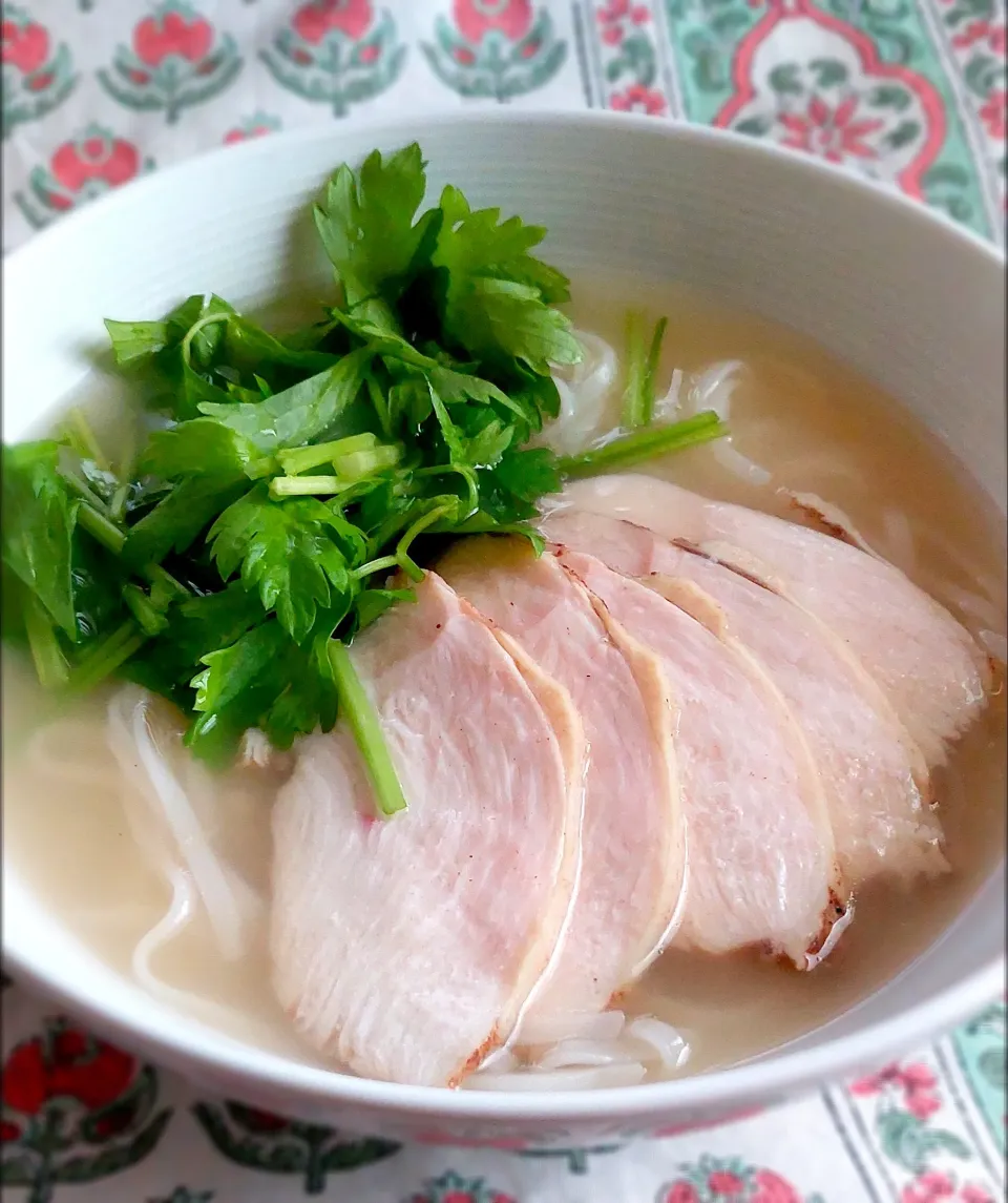 鶏ハムとスープセロリでフォーガー風|きつねさん