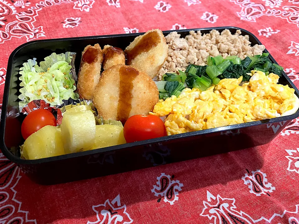 中学生の息子に作る日々のお弁当を記録していこうと思います。　◎3色丼　◎チキンカツ　◎やきいも　◎キャベツのピクルス|goroさん