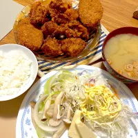 Snapdishの料理写真:2024/10/11 ヤマダコロッケ&から揚げ定食♪ きのこ玉ねぎ蒸しサラダ、エノキわかめ味噌汁| kykyさん