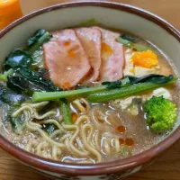 Snapdishの料理写真:マルちゃん正麺🍜、豚骨醤油味❗️(^｡^)✨