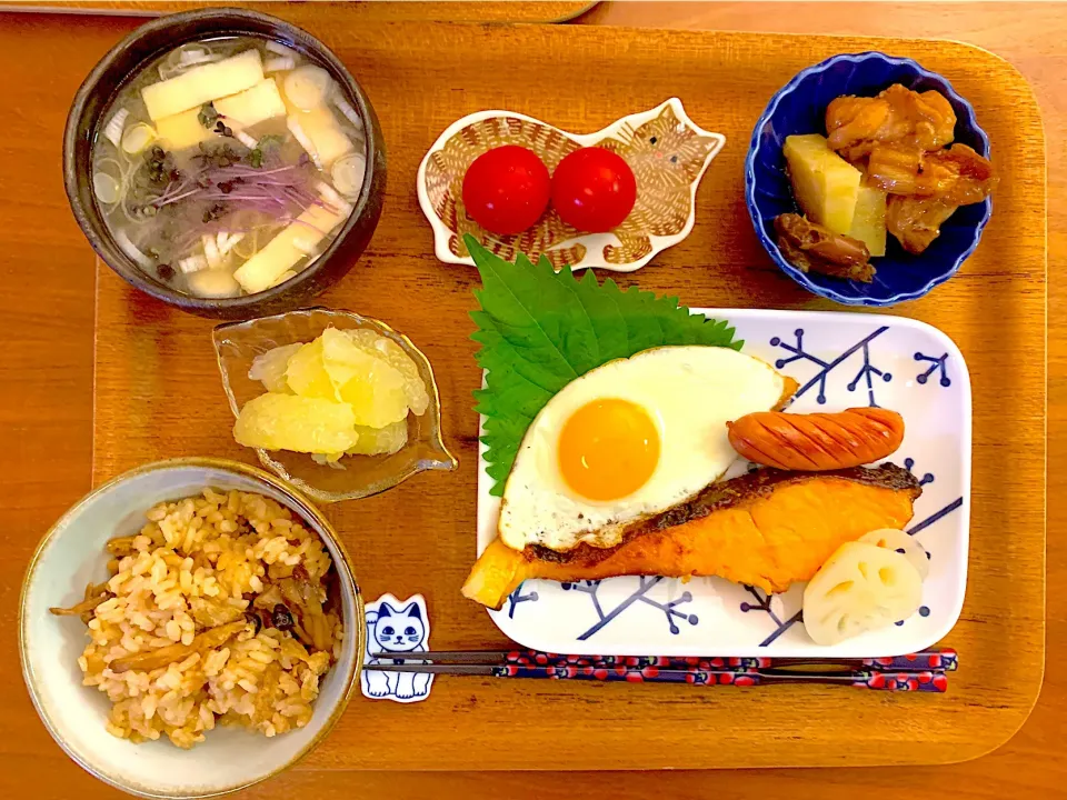 Snapdishの料理写真:炊き込みご飯2日目は鮭の西京焼きで|すずさん