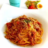 Snapdishの料理写真:玉ねぎたっぷりミートソースパスタ🍝|C2★さん